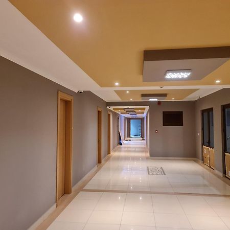 Royale Suites By Arc Royal Luxury Apts 安塞罗亚莱 外观 照片