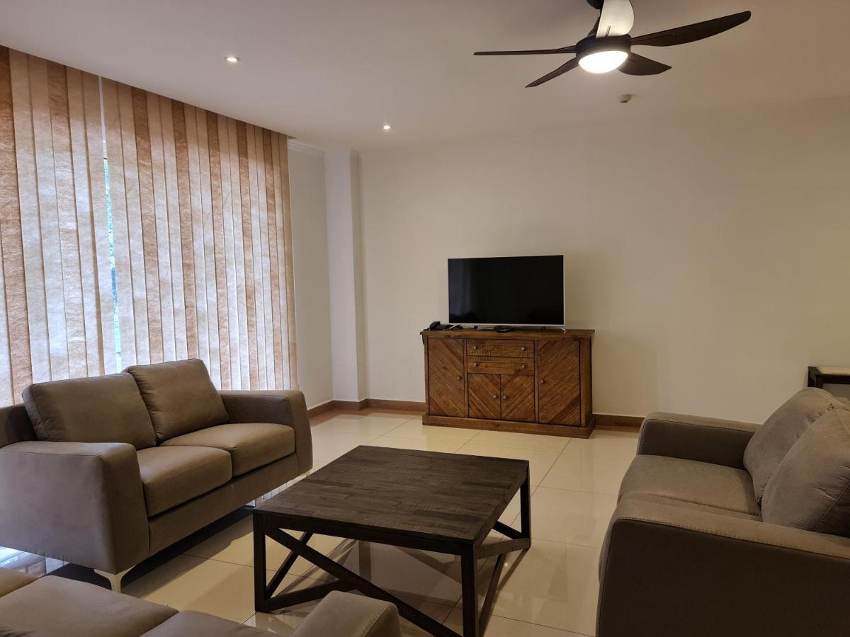 Royale Suites By Arc Royal Luxury Apts 安塞罗亚莱 外观 照片