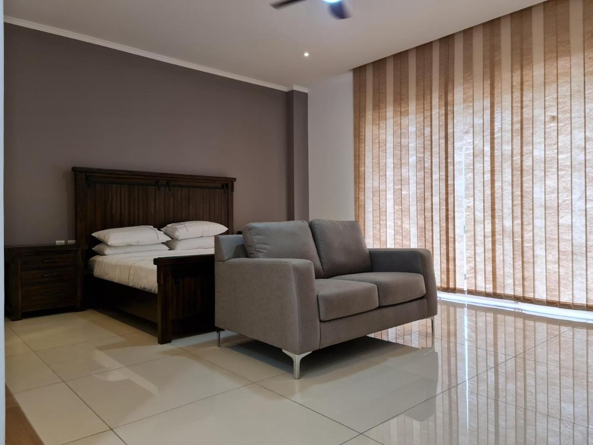 Royale Suites By Arc Royal Luxury Apts 安塞罗亚莱 外观 照片