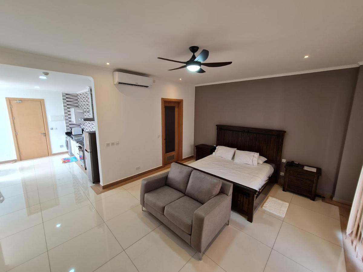Royale Suites By Arc Royal Luxury Apts 安塞罗亚莱 外观 照片