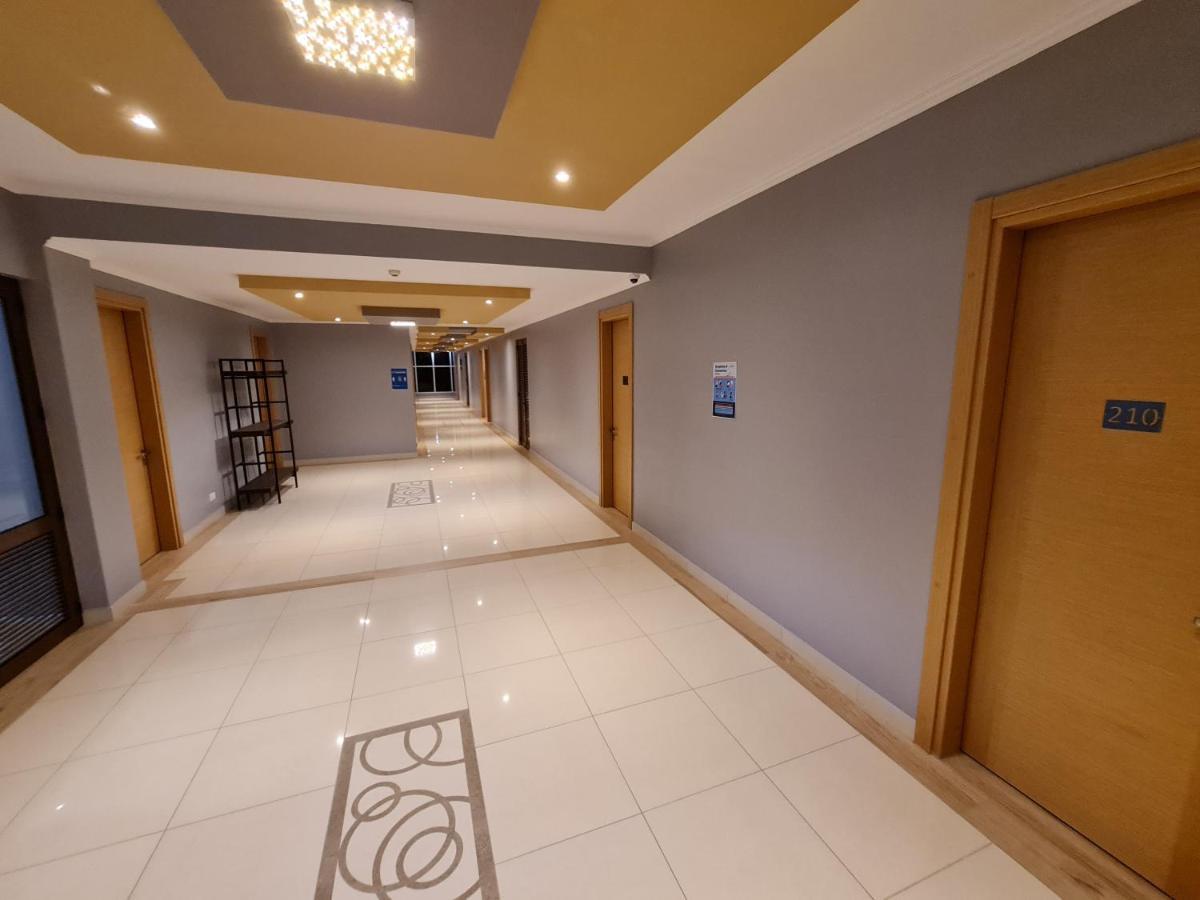 Royale Suites By Arc Royal Luxury Apts 安塞罗亚莱 外观 照片