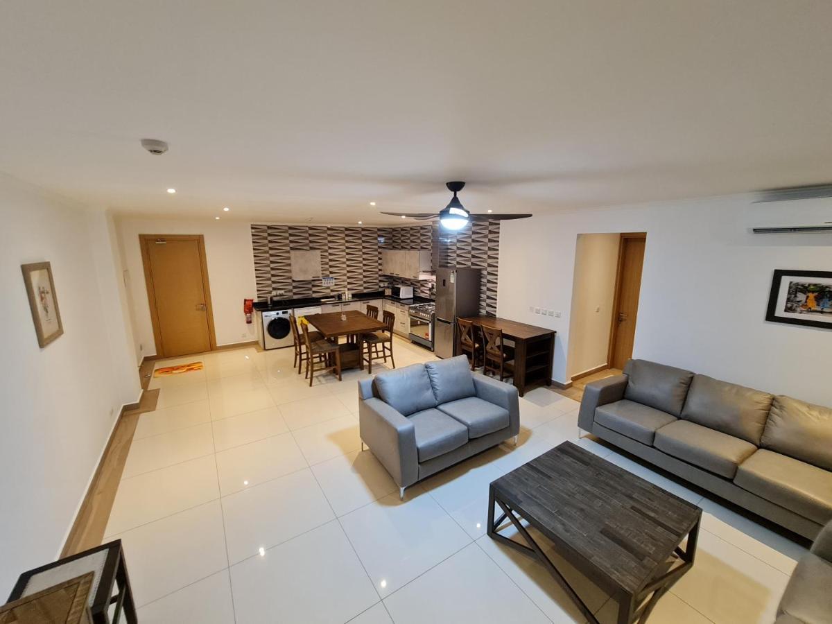 Royale Suites By Arc Royal Luxury Apts 安塞罗亚莱 外观 照片